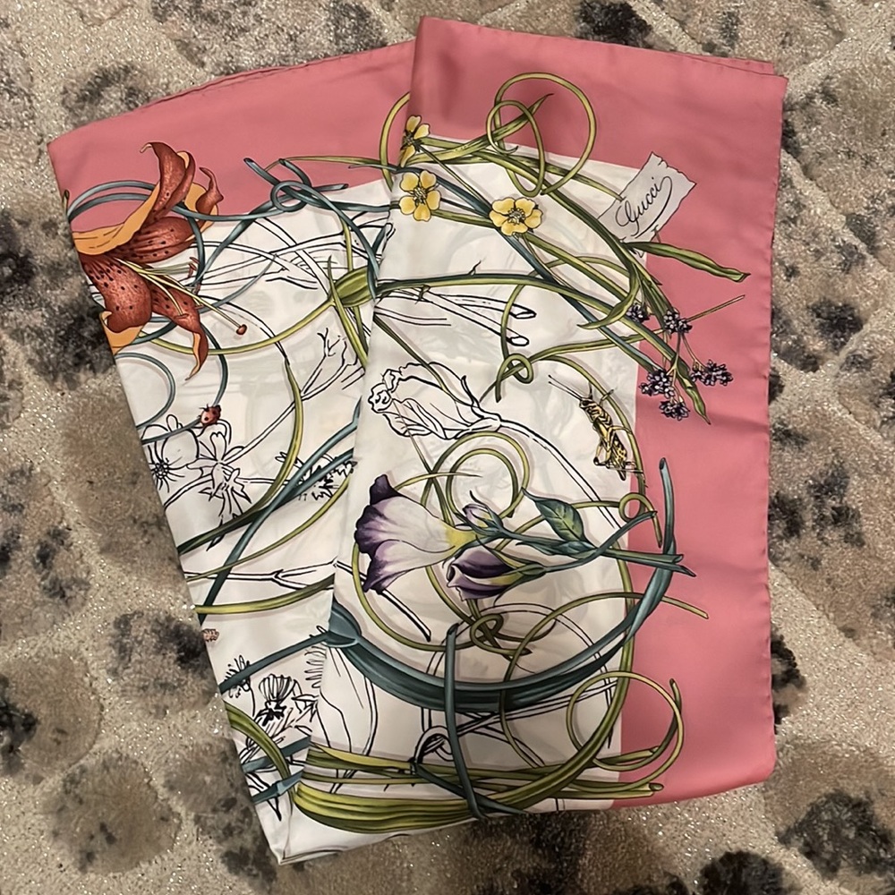 NEW GUCCI 100% AUTHENTIC GUCCI Silk Floral Scarf pink